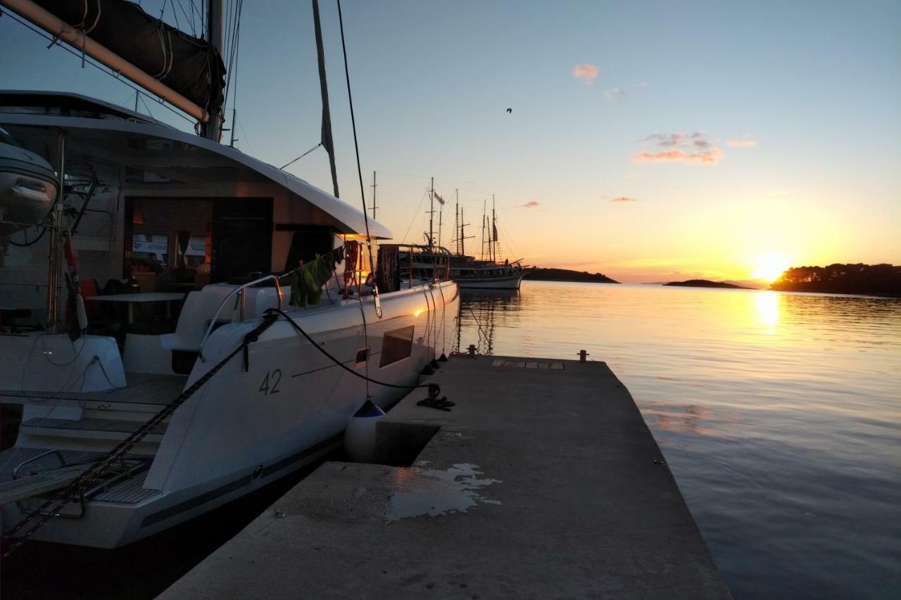 Luxury Catamaran Lagoon 42, Ac & Gn Split Exterior foto